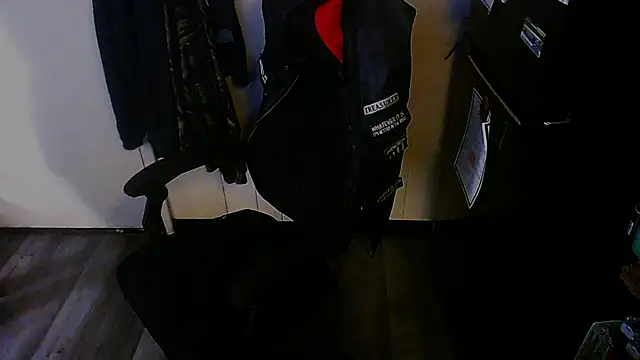 KrazyLegz online show from November 9, 2025, 6:17 pm