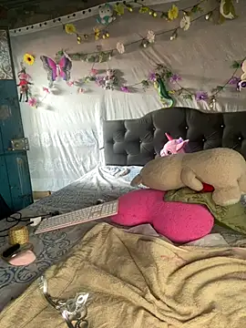 NinaGauther online show from April 28, 2026, 3:28 pm