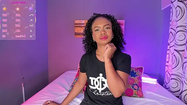 Snapshot of EmmaSmith06 chatting on September 18, 2025, 5:15 pm EmmaSmith06 online show from September 18, 2025, 5:15 pm