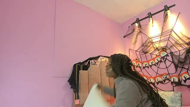 LoveQueen2 online show from November 1, 2025, 11:45 am