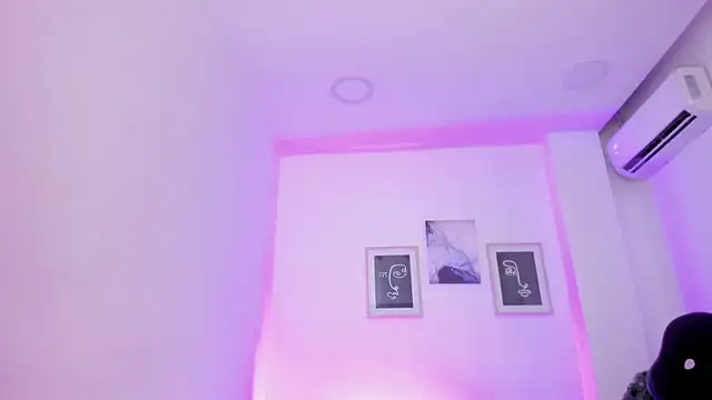 Snapshot of emelie_89 chatting on January 15, 2025, 11:43 am emelie 89 online show from January 15, 2025, 11:43 am