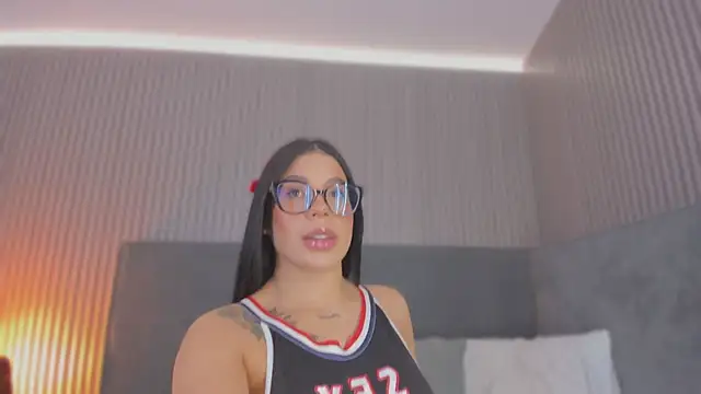 emelie 89 online show from February 25, 2026, 10:36 am