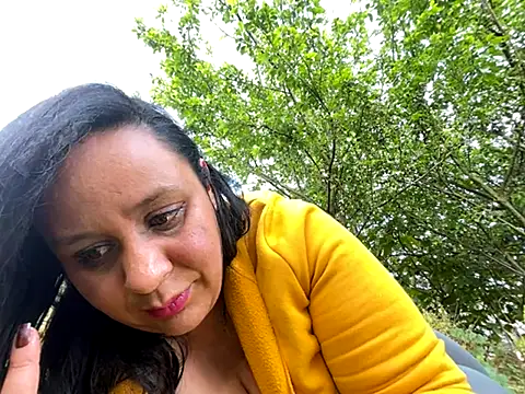 Danielaa a online show from October 28, 2025, 9:50 pm