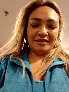 Snapshot of Afroditecash chatting on February 2, 2025, 9:45 pm Afroditecash online show from February 2, 2025, 9:45 pm