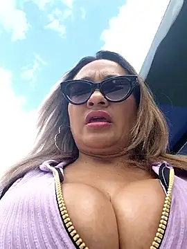 Snapshot of Afroditecash chatting on October 18, 2025, 7:14 pm Afroditecash online show from October 18, 2025, 7:14 pm