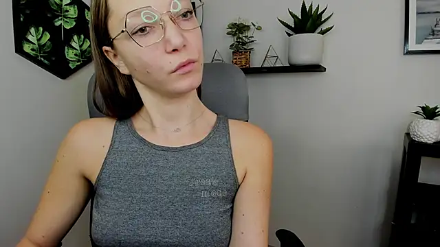 EmillyPlay online show from December 17, 2024, 10:23 am