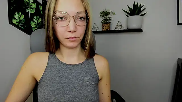 EmillyPlay online show from December 31, 2024, 6:59 am