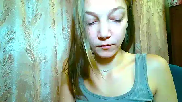 EmillyPlay online show from November 7, 2025, 6:35 am