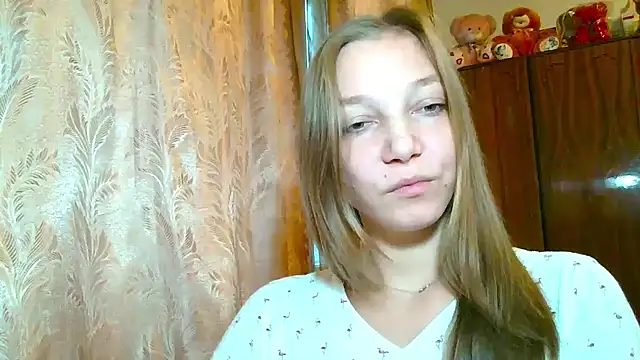 EmillyPlay online show from November 12, 2025, 6:58 am