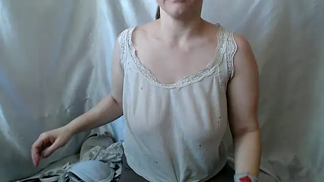 Snapshot of Burberrry_ chatting on March 7, 2025, 8:02 am Burberrry online show from March 7, 2025, 8:02 am