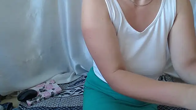 Snapshot of Burberrry_ chatting on September 22, 2025, 8:27 am Burberrry online show from September 22, 2025, 8:27 am