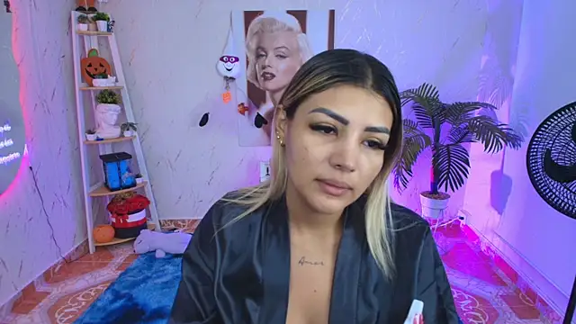 SALOOMEE   online show from November 19, 2025, 10:59 am