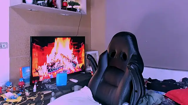 naugthy dominant online show from December 9, 2024, 4:12 am