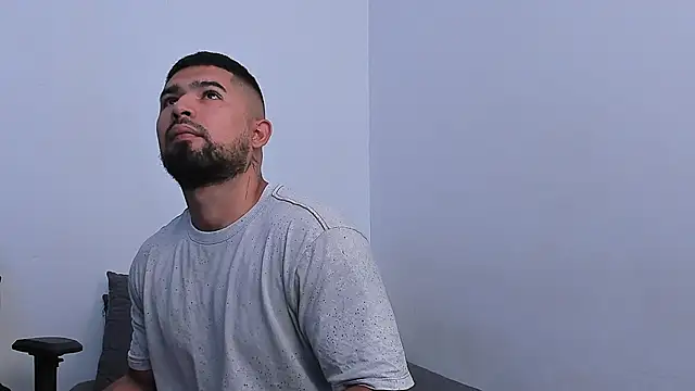 Snapshot of ethaanjones chatting on February 23, 2025, 4:57 pm ethaanjones online show from February 23, 2025, 4:57 pm