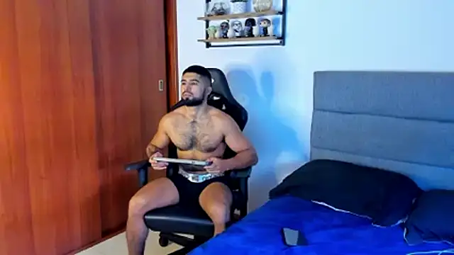 Snapshot of ethaanjones chatting on December 15, 2025, 2:32 pm ethaanjones online show from December 15, 2025, 2:32 pm