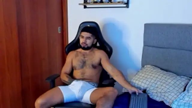 Snapshot of ethaanjones chatting on January 7, 2026, 8:22 pm ethaanjones online show from January 7, 2026, 8:22 pm