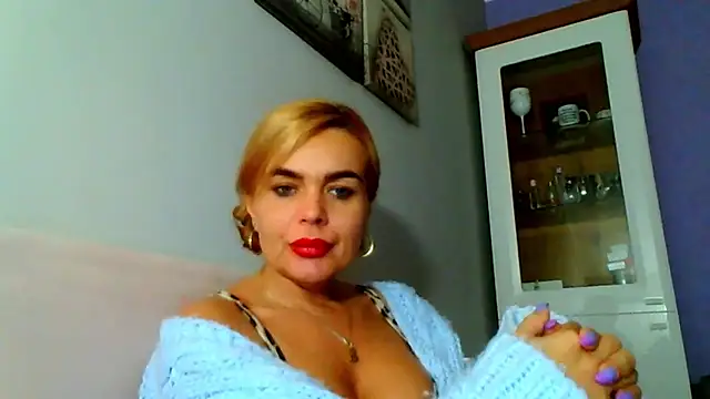 Snapshot of DESIREjenny chatting on December 2, 2024, 12:29 pm DESIREjenny online show from December 2, 2024, 12:29 pm