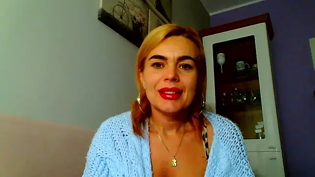 Snapshot of DESIREjenny chatting on December 4, 2024, 8:01 am DESIREjenny online show from December 4, 2024, 8:01 am