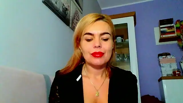 Snapshot of DESIREjenny chatting on December 9, 2024, 9:17 am DESIREjenny online show from December 9, 2024, 9:17 am