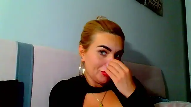Snapshot of DESIREjenny chatting on December 10, 2024, 12:05 pm DESIREjenny online show from December 10, 2024, 12:05 pm