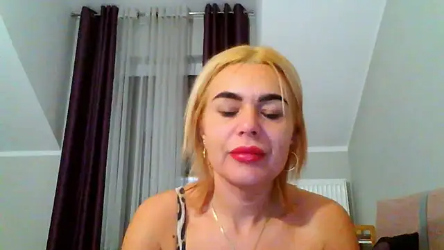 Snapshot of DESIREjenny chatting on December 13, 2024, 8:09 am DESIREjenny online show from December 13, 2024, 8:09 am