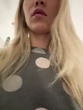 Adelina0001 online show from December 30, 2024, 4:51 pm