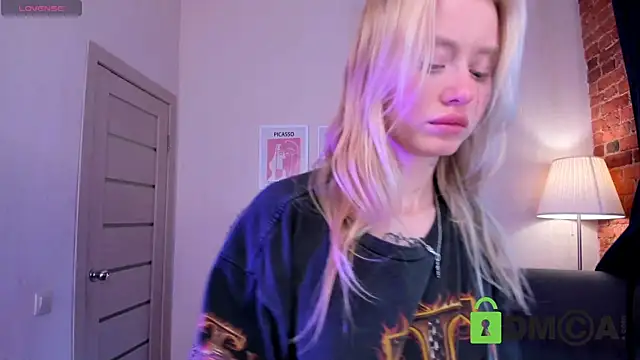 MalenaErnman online show from February 20, 2025, 1:19 pm