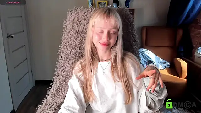 Snapshot of MalenaErnman chatting on May 17, 2026, 10:22 am MalenaErnman online show from May 17, 2026, 10:22 am