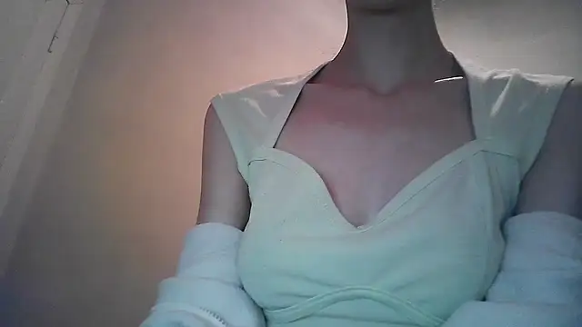 Snapshot of ElizaSwon chatting on September 11, 2025, 4:18 pm ElizaSwon online show from September 11, 2025, 4:18 pm