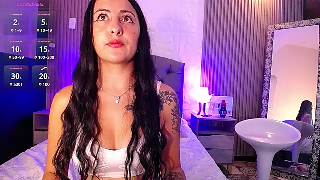 isabella smith  online show from February 6, 2025, 4:25 pm