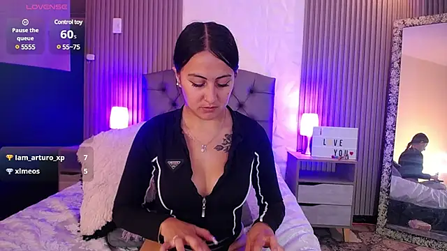 isabella smith  online show from February 21, 2025, 4:26 pm