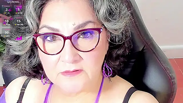 cataleya mom online show from November 5, 2025, 3:06 am