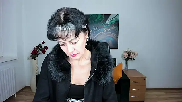 Snapshot of Silvia_Wallec chatting on December 2, 2025, 6:47 pm Silvia Wallec online show from December 2, 2025, 6:47 pm