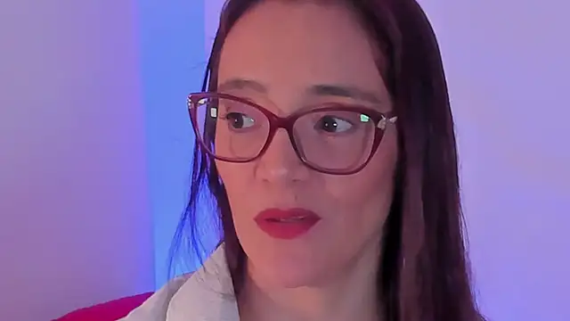 Jessica Herrera  online show from June 3, 2026, 9:42 pm