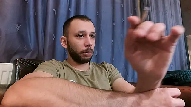 henryaxe online show from January 1, 2025, 11:49 am