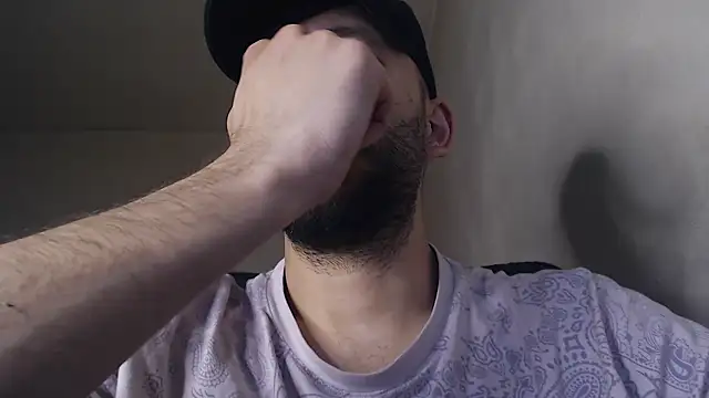 Snapshot of henryaxe chatting on May 30, 2026, 12:24 pm henryaxe online show from May 30, 2026, 12:24 pm