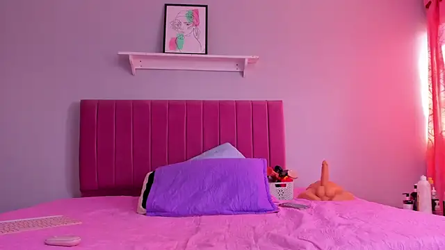 alexa pariss online show from February 9, 2026, 7:40 pm