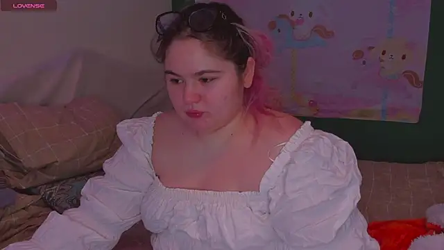 Freakcute  online show from February 27, 2025, 5:26 pm