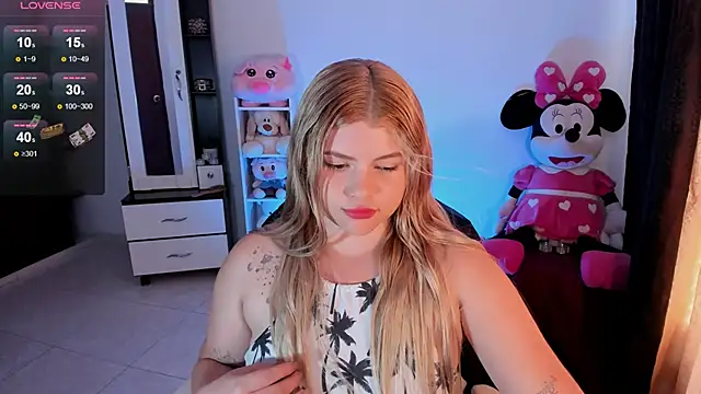 chloejones   online show from February 25, 2025, 6:53 pm