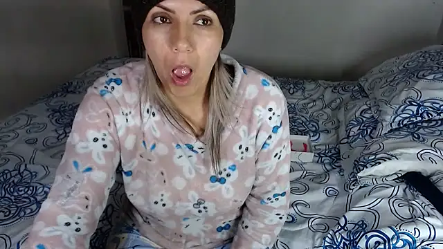 Snapshot of Chantal_hott chatting on April 19, 2026, 2:44 am Chantal hott online show from April 19, 2026, 2:44 am