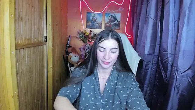 Fiery Brunette  online show from December 26, 2024, 2:22 am