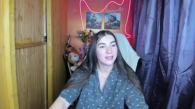 Fiery Brunette  online show from December 26, 2024, 11:54 am