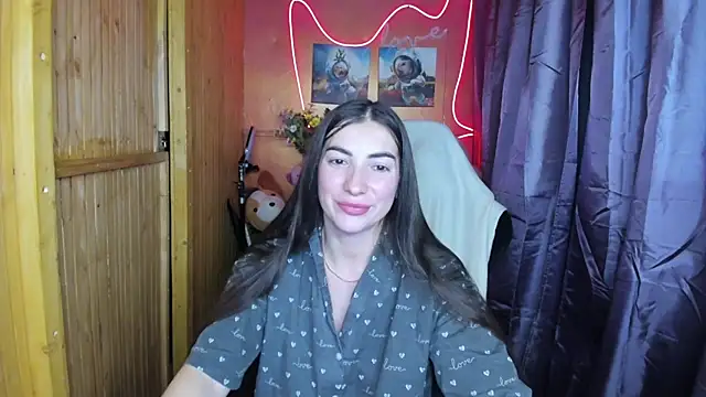 Fiery Brunette  online show from December 26, 2024, 2:59 pm