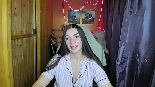 Fiery Brunette  online show from January 4, 2025, 12:05 pm