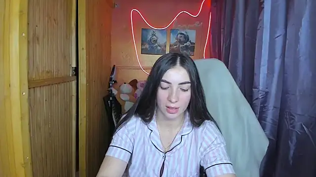 Fiery Brunette  online show from February 17, 2025, 9:35 am