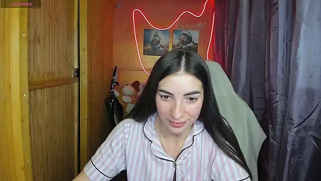 Fiery Brunette  online show from February 18, 2025, 3:54 pm