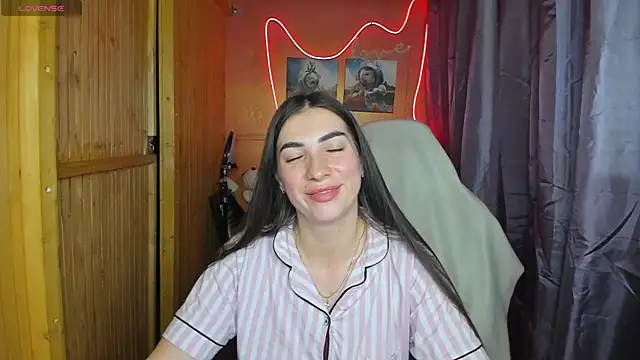 Fiery Brunette  online show from February 20, 2025, 6:50 am