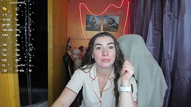 Fiery Brunette  online show from February 26, 2025, 11:30 am