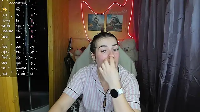 Fiery Brunette  online show from February 28, 2025, 11:25 am