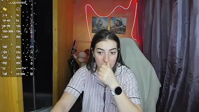 Fiery Brunette  online show from March 4, 2025, 5:21 am